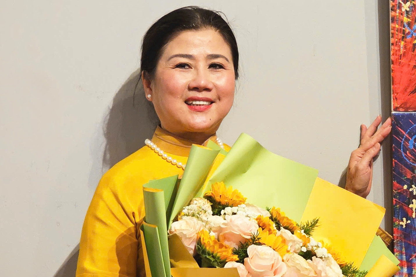 Cuộc sống trong lâu đài và thảm họa động đất ở trời Tây qua tranh của Linh Huyền