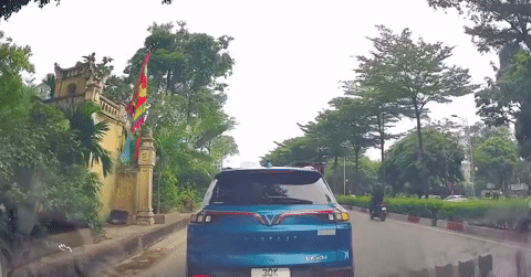 Dừng xe ngang ngược để thả khách, tài xế Hyundai Grand i10 mắc nhiều lỗi nặng