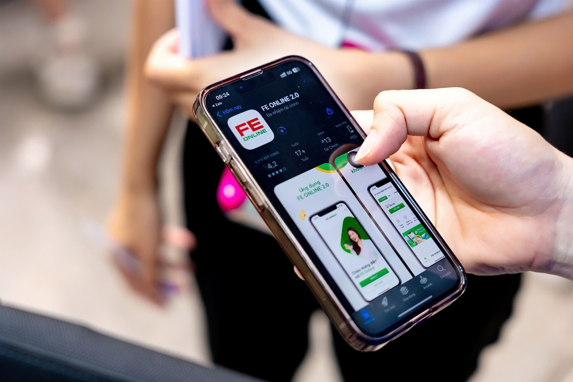 FE CREDIT mang ứng dụng tài chính đa nhiệm đến Ngày không tiền mặt 2025