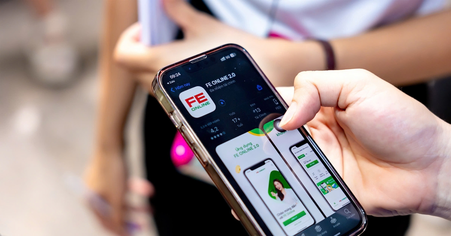 FE CREDIT mang ứng dụng tài chính đa nhiệm đến Ngày không tiền mặt 2025