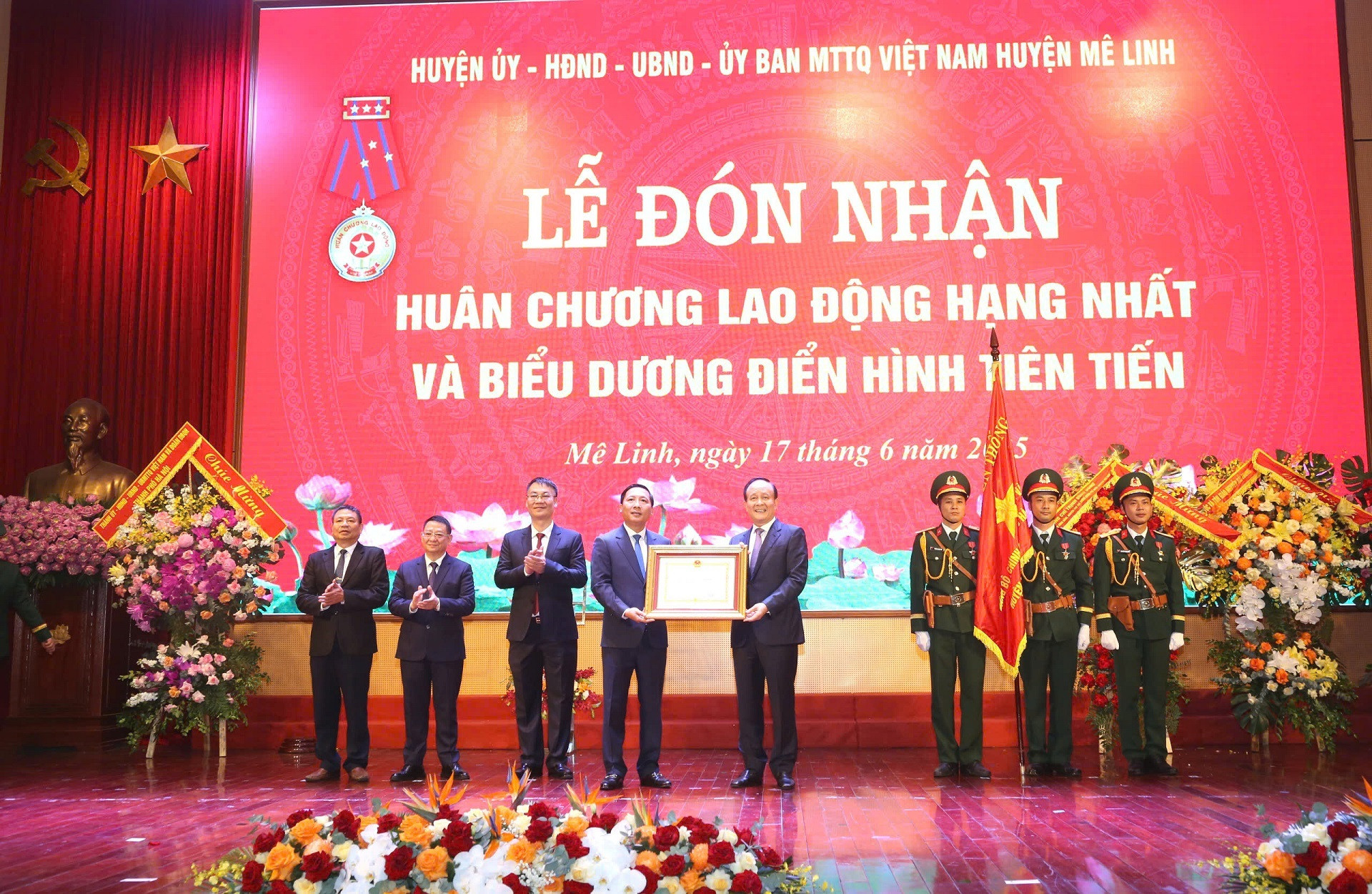 Huyen Me Linh nhan Huan chuong.jpg