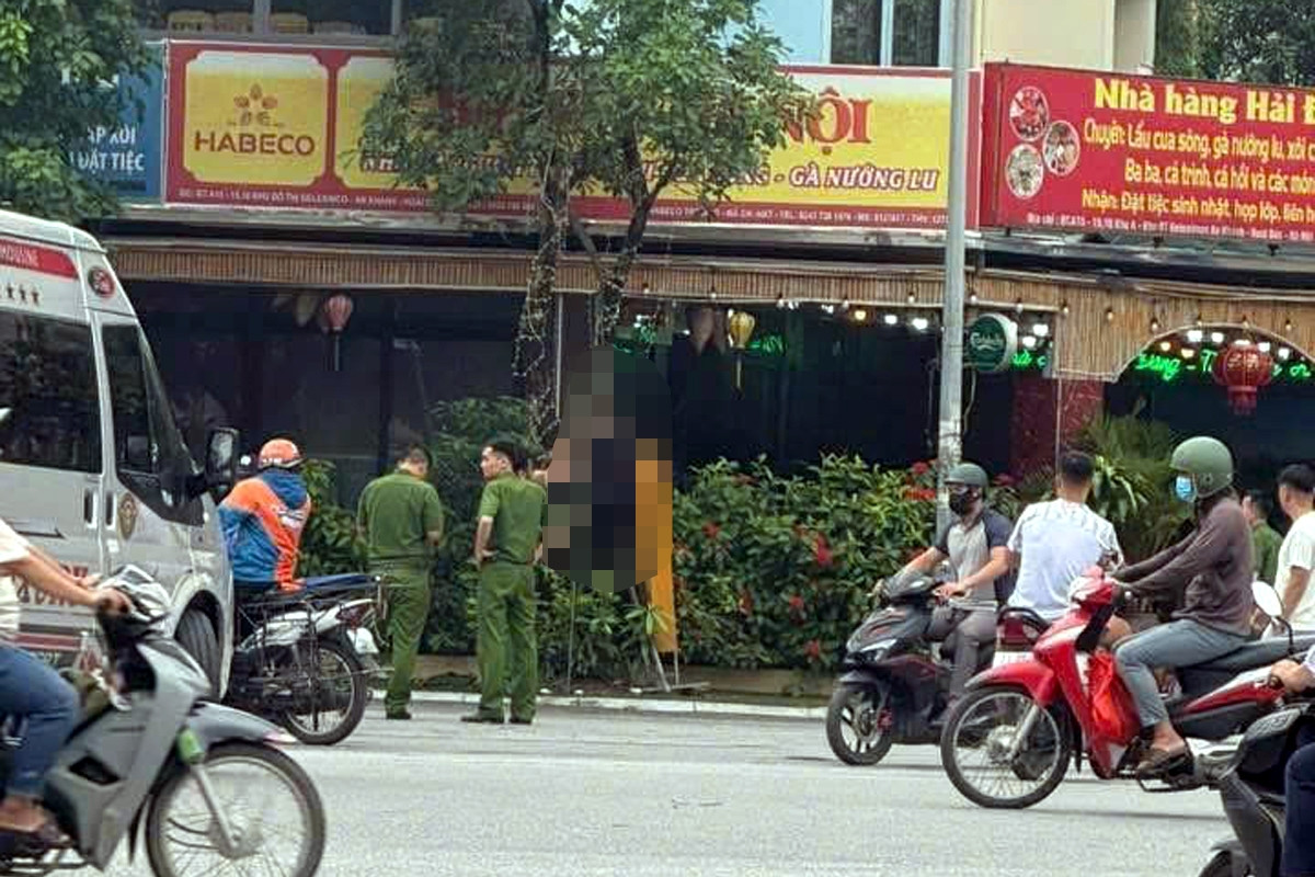 Nam thanh niên tử vong trong tư thế treo cổ trước quán bia ở Hà Nội