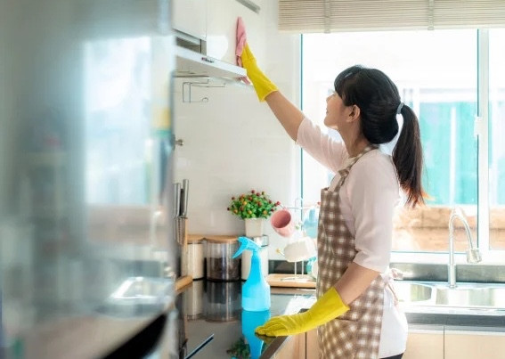 nguoi giup viec gia dinh.webp