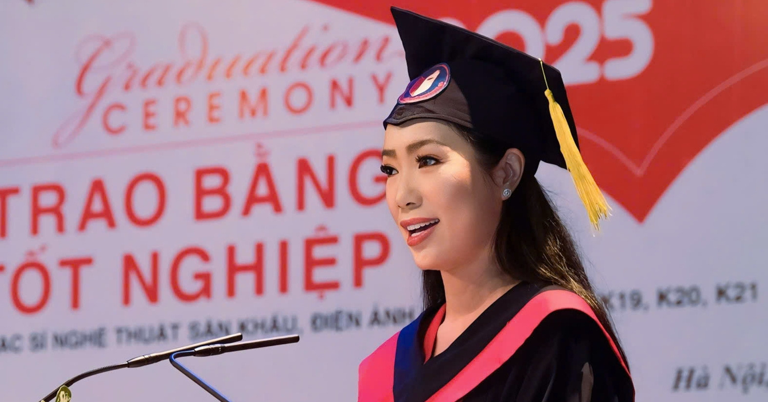 NSND Trịnh Kim Chi nhận bằng thạc sĩ ở tuổi 54