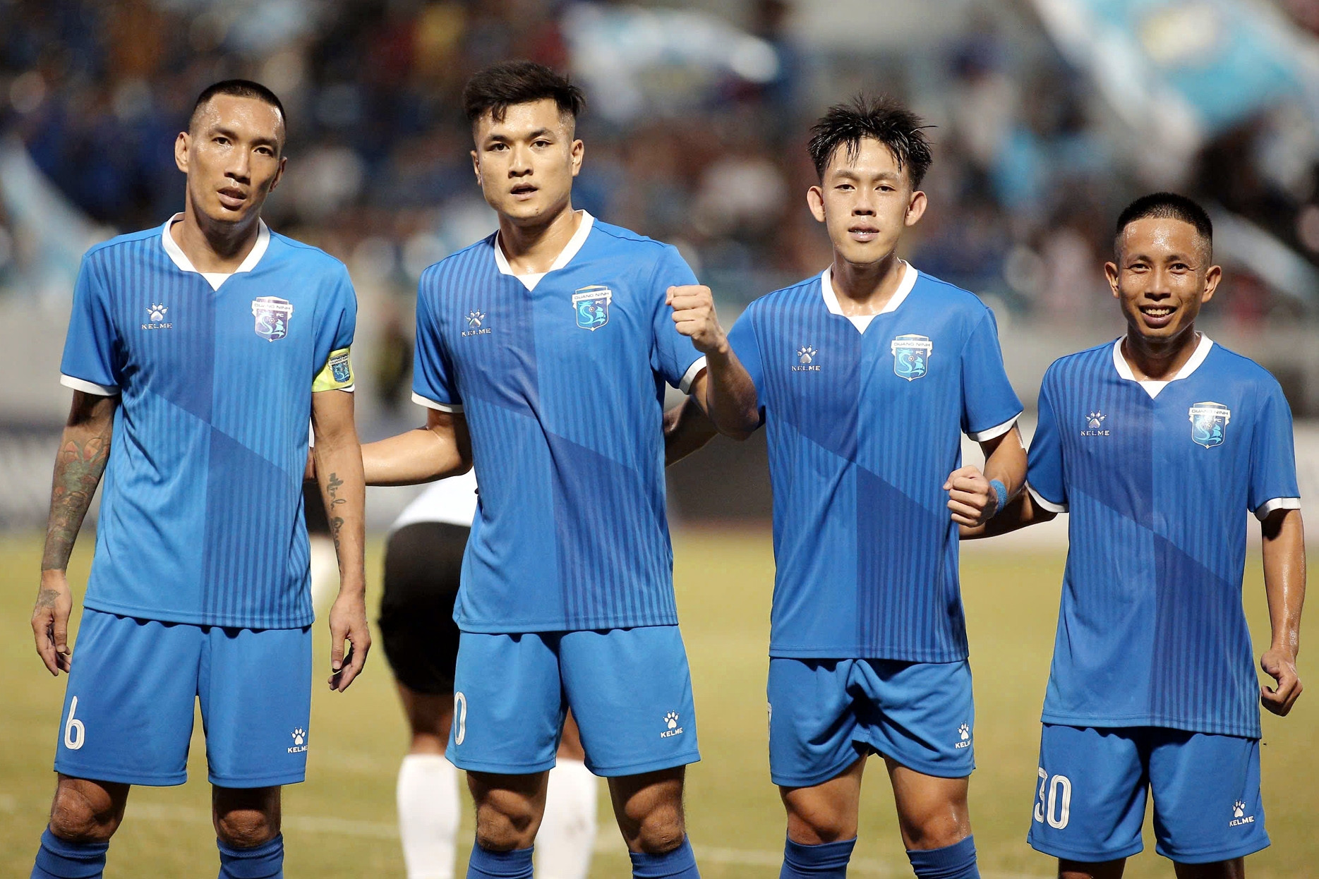 Quảng Ninh và đội bóng của HLV Park Hang Seo thăng hạng Nhất