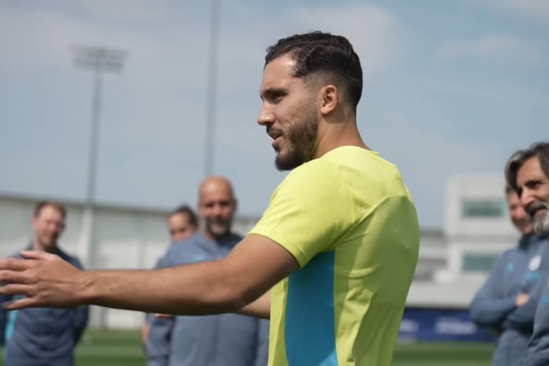 Rayan Cherki khiến Pep Guardiola reo vui, tuyên bố gây hấn MU