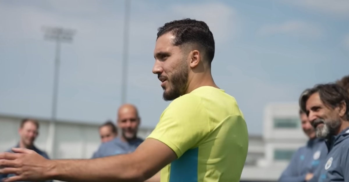 Rayan Cherki khiến Pep Guardiola reo vui, tuyên bố gây hấn MU