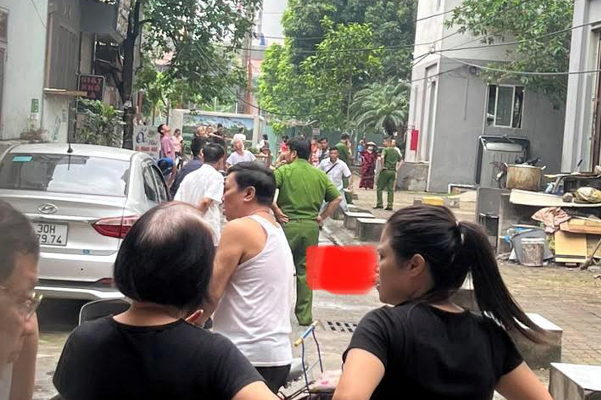 Sau tiếng 'rầm' lớn, người đàn ông rơi xuống tử vong ở khu chung cư Hà Nội