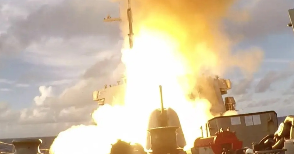 Tên lửa SM-6 "sát thủ 2 trong 1" khiến kẻ thù trên trời, dưới biển lạnh sống lưng