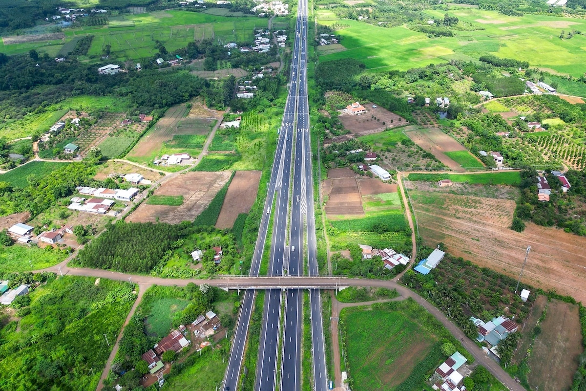 'Tiền trong nhà chưa xài được thì rất khó mời người khác đưa tiền vào'