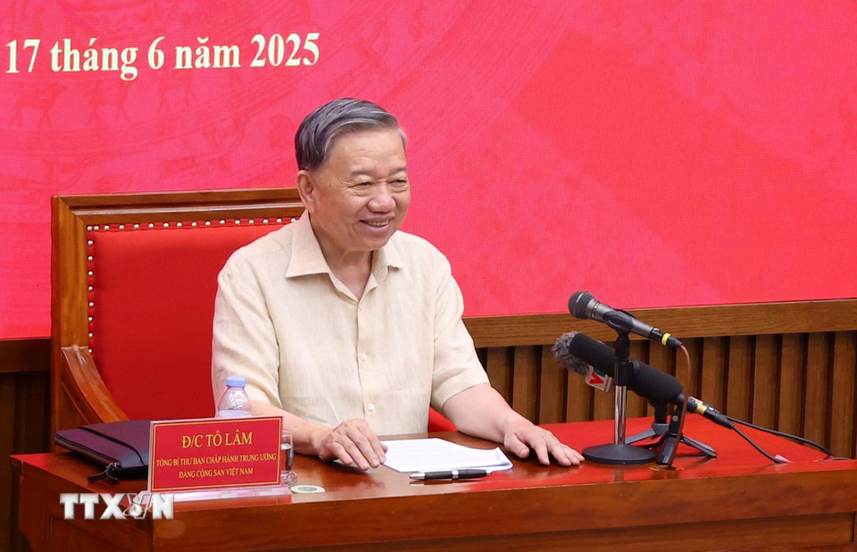 tong bi thu to lam trao doi voi lop boi duong can bo quy hoach uy vien trung uong dang khoa xiv 1706 3.jpg