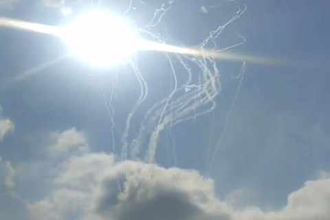 Trụ sở tình báo Israel trúng tên lửa, Mỹ nói Iran chưa có vũ khí hạt nhân