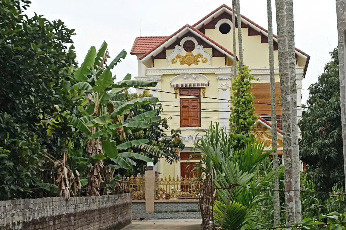 Về 'biệt thự' của TikToker Gia đình Hải Sen, phát hiện điều đáng ngờ cách nhà 700m