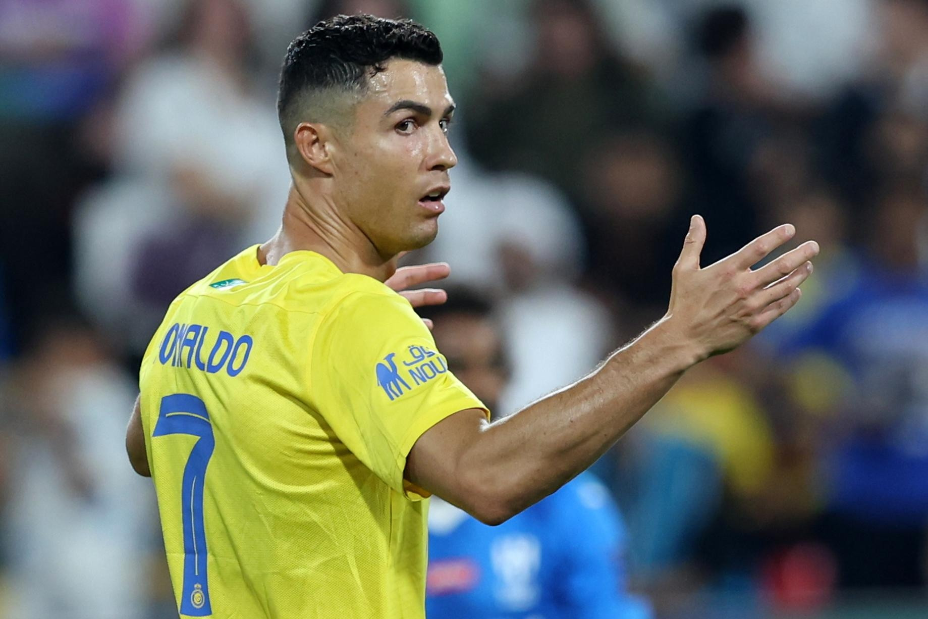 Al Nassr chia tay hàng loạt để chiều lòng Ronaldo