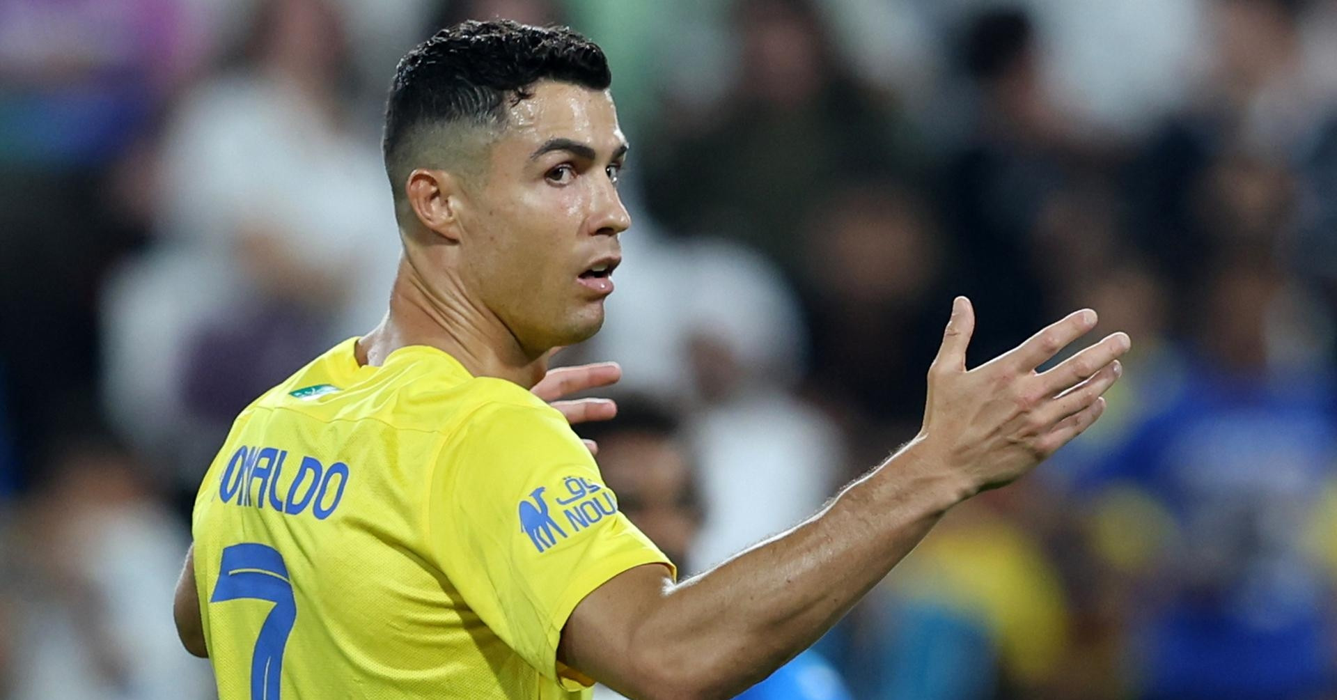 Al Nassr chia tay hàng loạt để chiều lòng Ronaldo