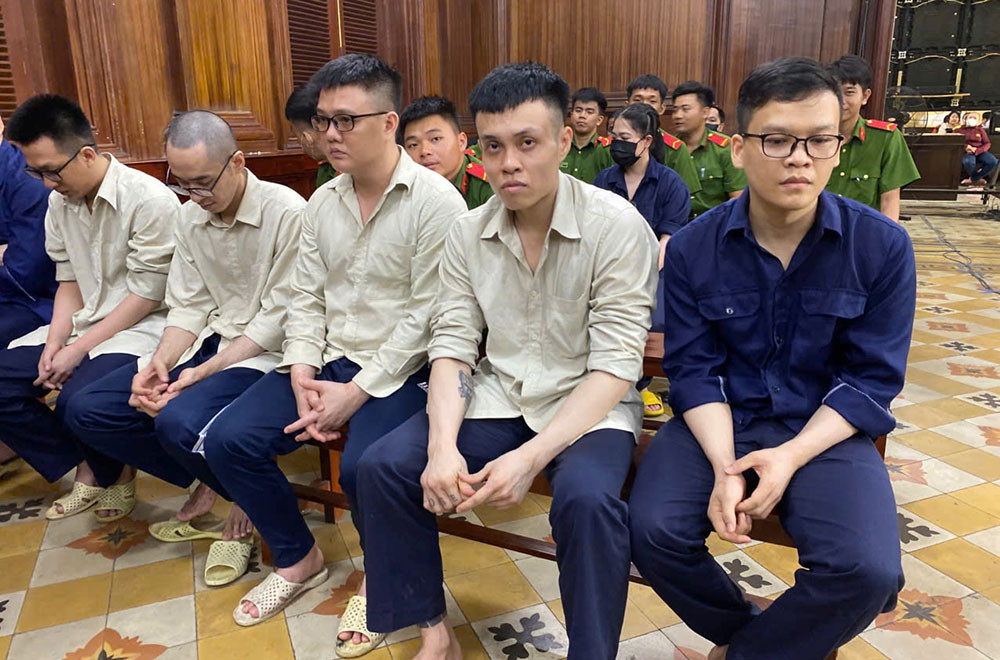 Cắt ghép ảnh khiêu dâm, hạ nhục con nợ chỉ để đòi hơn 13 triệu đồng