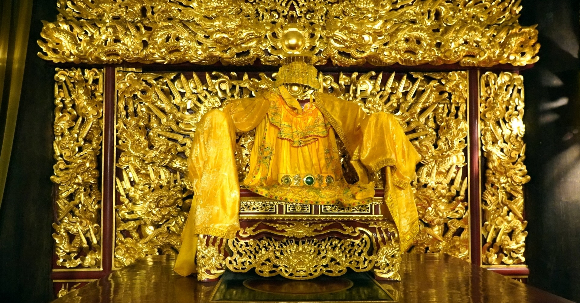 Chiêm ngưỡng chính điện dát vàng ở khu di tích lịch sử Lam Kinh