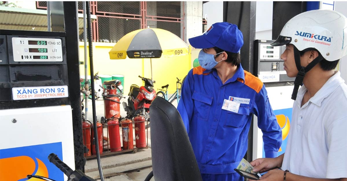 Giá xăng ngày mai có khả năng tăng mạnh khi xung đột Israel - Iran leo thang