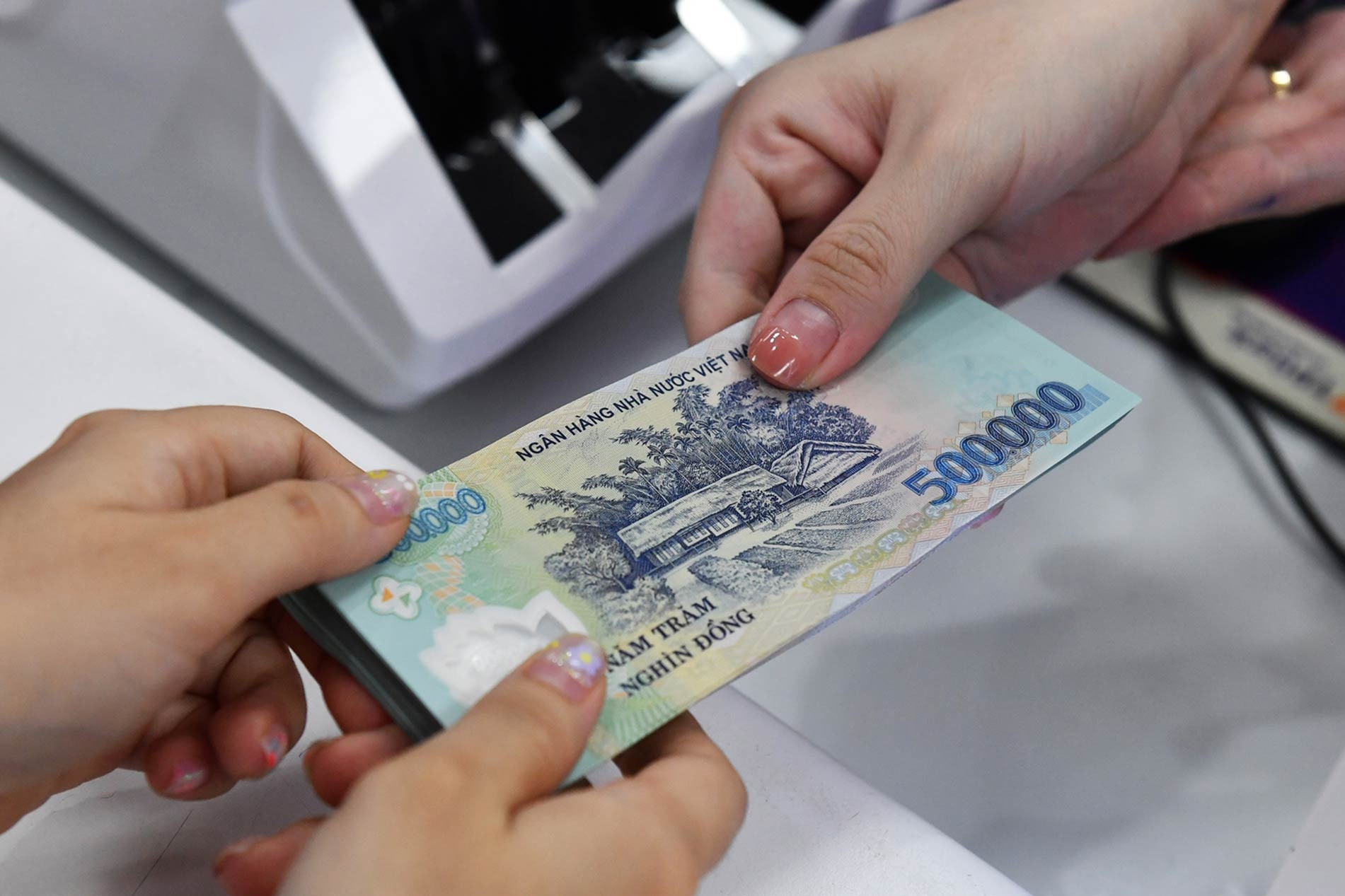 Hơn 1.200 cán bộ kho bạc và 1.100 cán bộ hải quan xin nghỉ theo chế độ