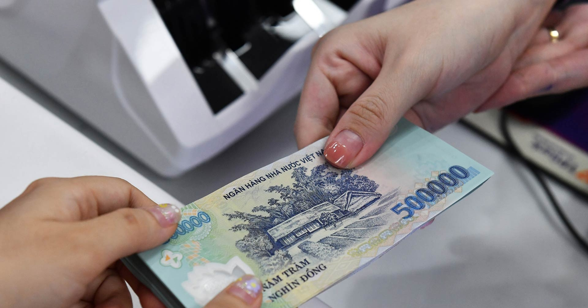 Hơn 1.200 cán bộ kho bạc và 1.100 cán bộ hải quan xin nghỉ theo chế độ