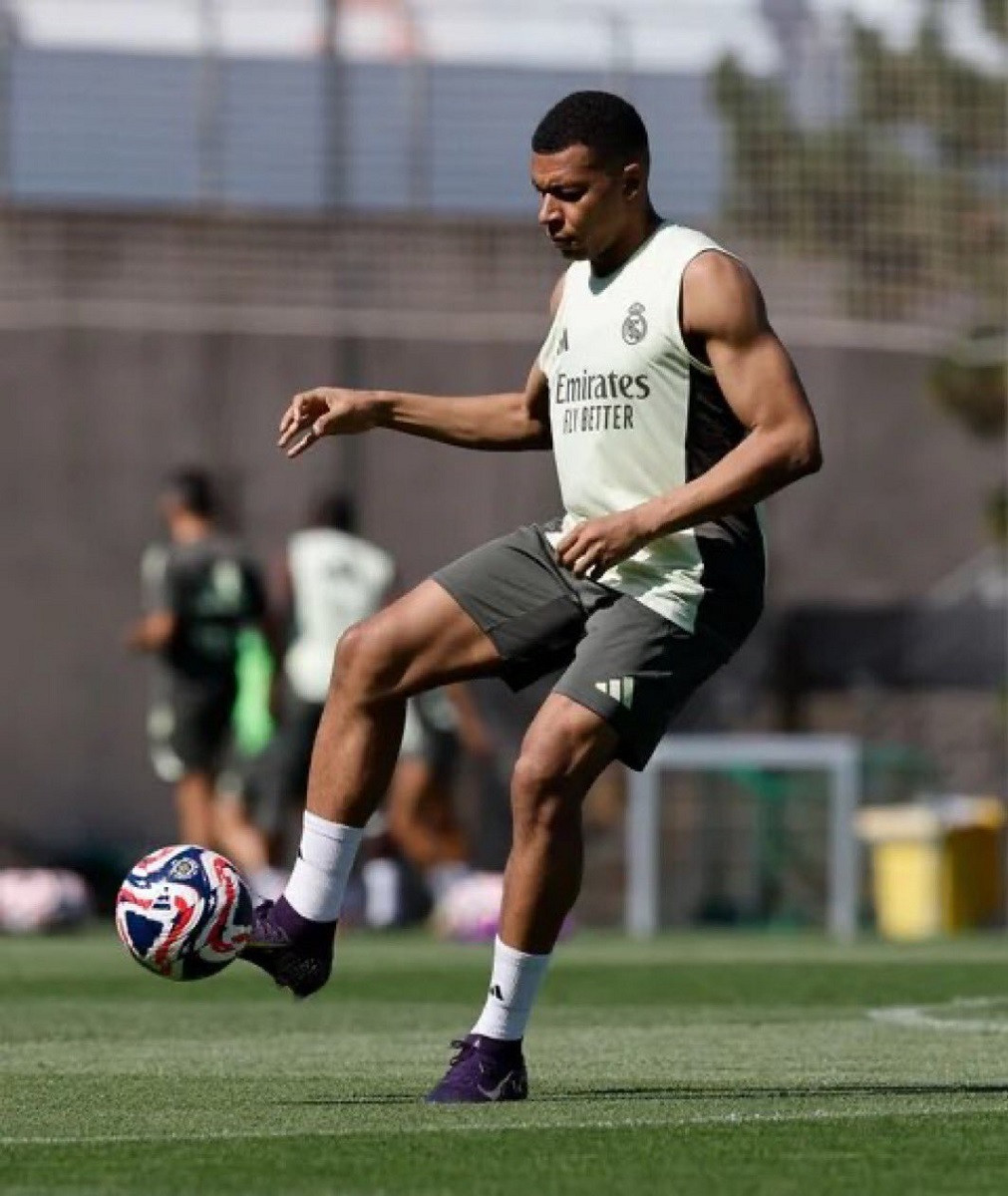 Kylian mbappe Madrid universal.jpg