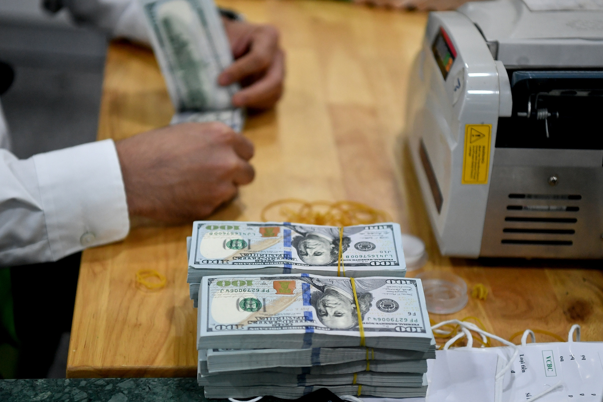 Lãi suất ngân hàng hôm nay 18/6/2025: Đâu là ngân hàng 'ngoại lệ' vẫn niêm yết 6%/năm?