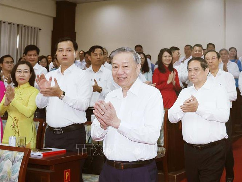 quang canh buoi lam viec 1.jpg