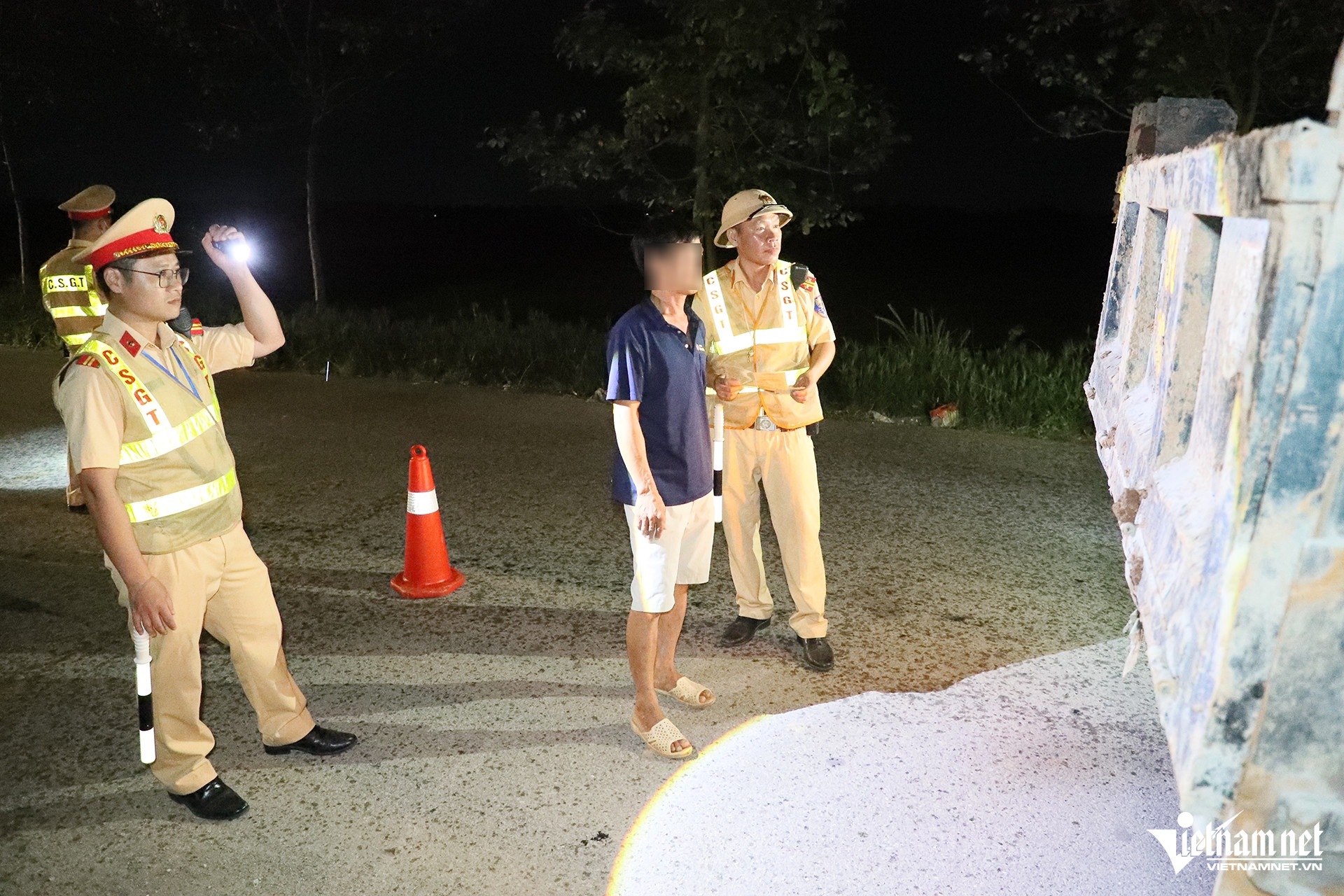 W-xe ly xe qua tai dem 11.JPG.jpg