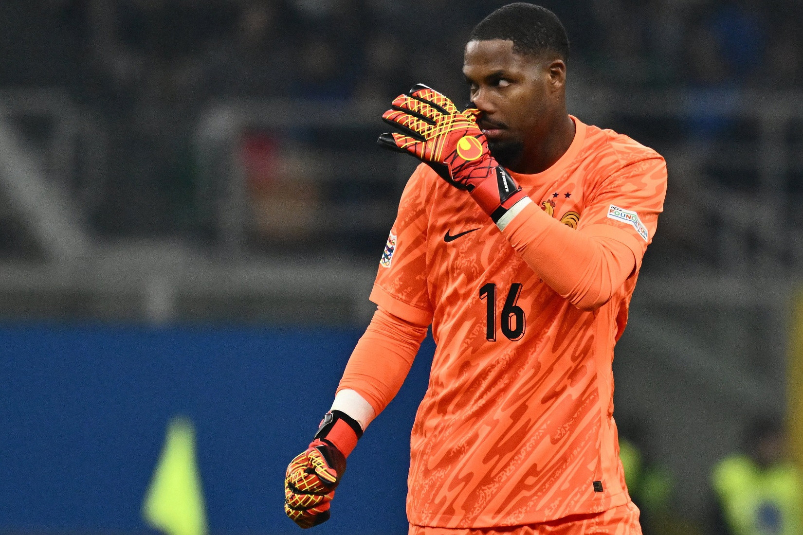 Tin tức về chuyển nhượng 19/6: MU mua Maignan, Bayern lấy Leao