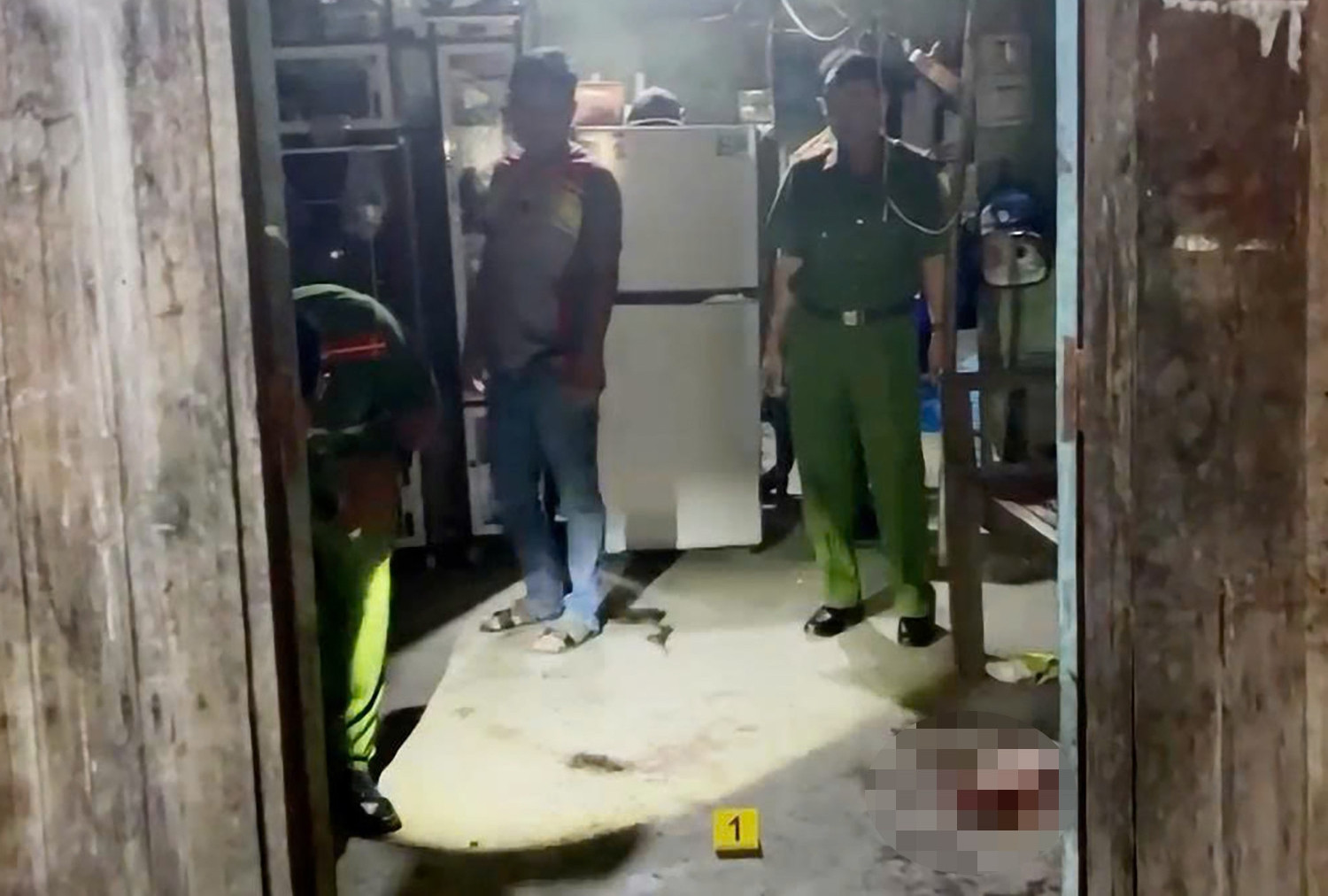 Bản tin trưa 19/6: Va chạm chó hàng xóm, thanh niên dùng búa sát hại 2 cha con