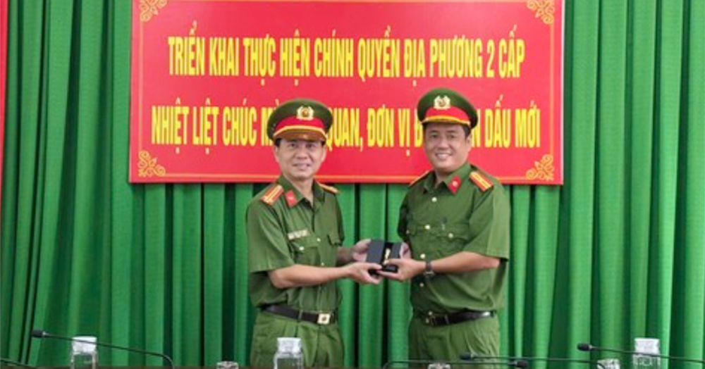 Công an TPHCM bàn giao con dấu mới để vận hành chính quyền 2 cấp từ 1/7