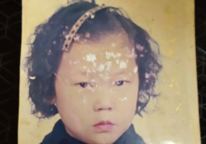 Cha 75 tuổi lặn lội đi xe máy hàng trăm km tìm bố mẹ đẻ cho con gái nuôi