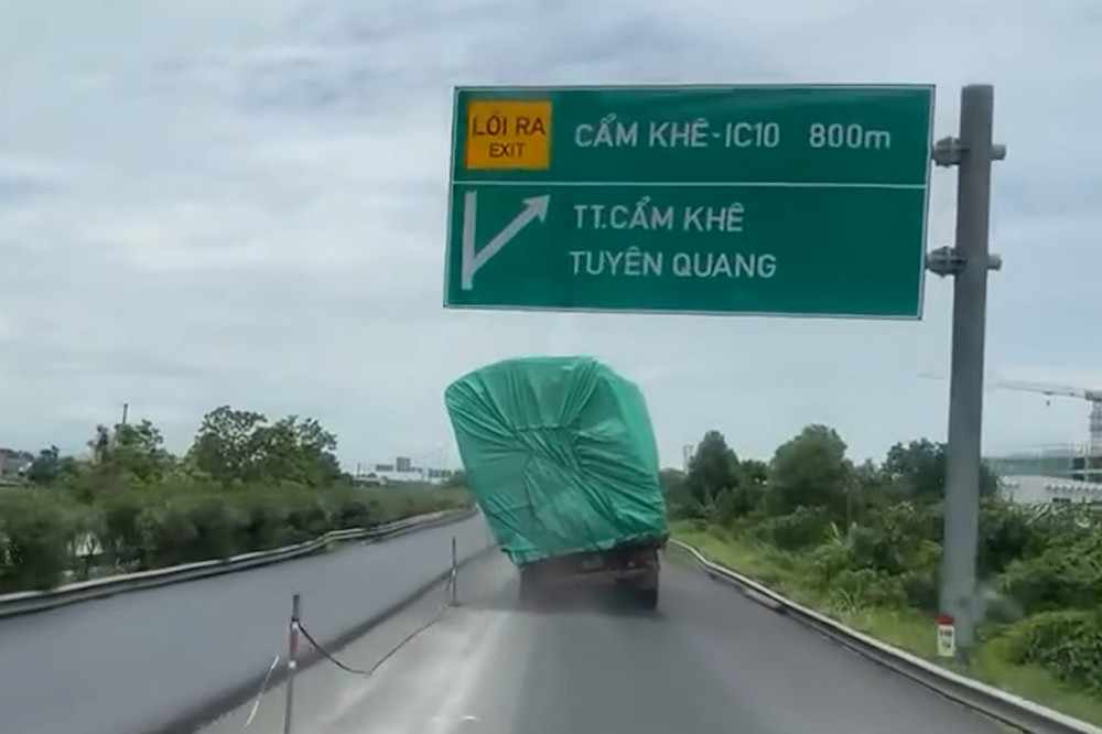 cho hang nghieng nga.jpg