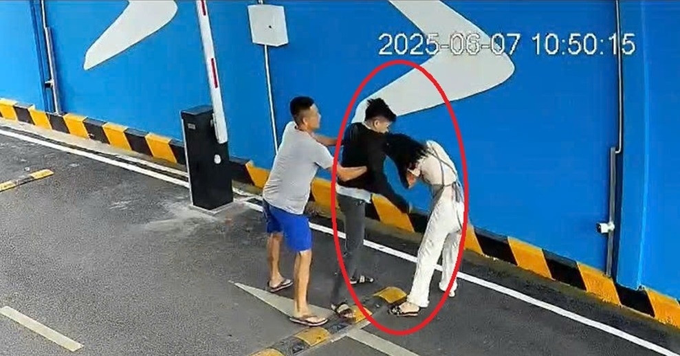 Điều tra người đàn ông hành hung vợ cũ gây bức xúc ở Bình Dương