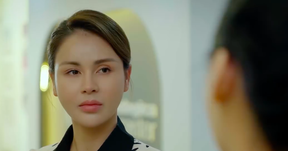 'Dịu dàng màu nắng' tập 14: Lan Anh cao tay xử đẹp đám nhân viên hỗn láo