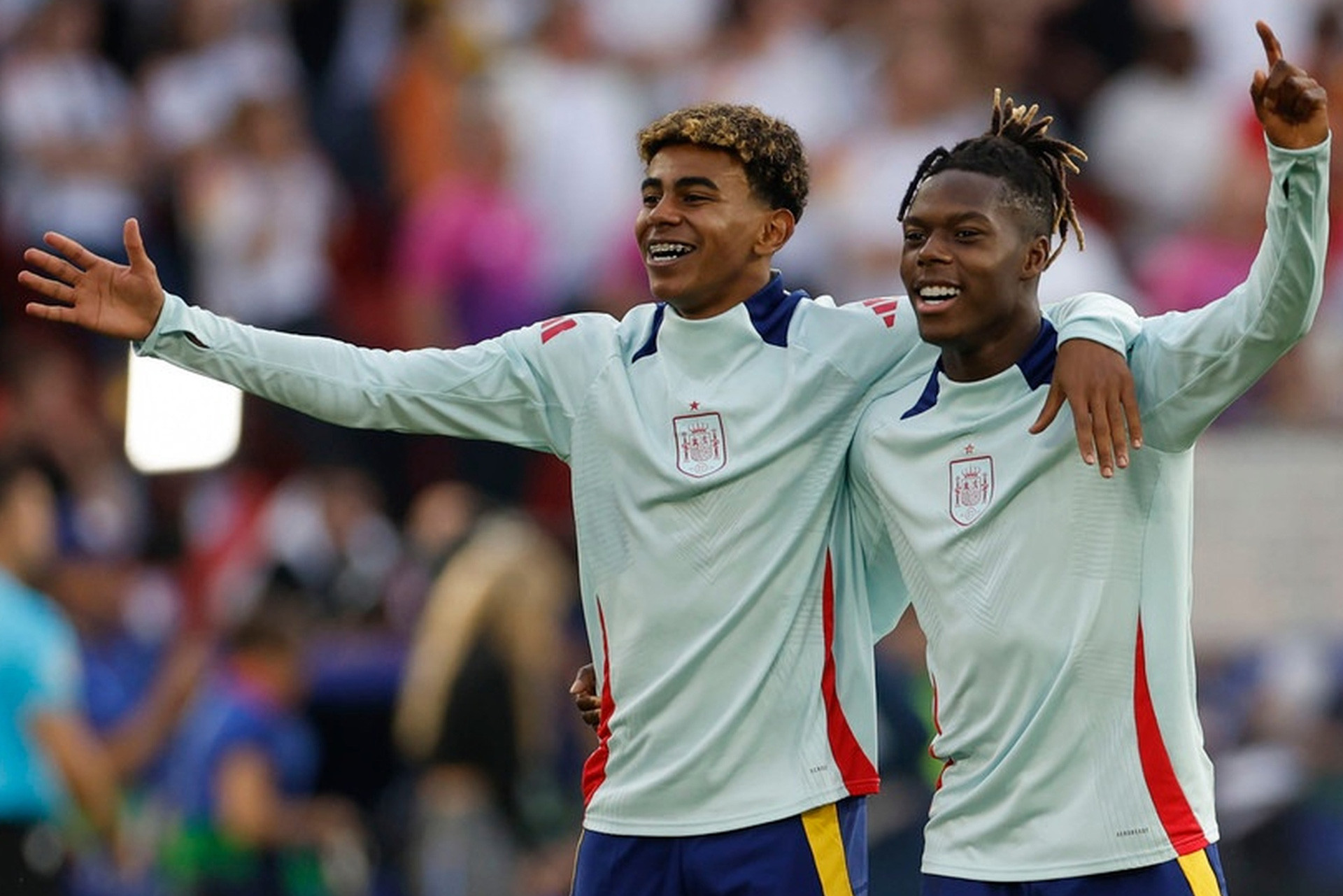 EFE - Nico Williams Lamine Yamal.jpg
