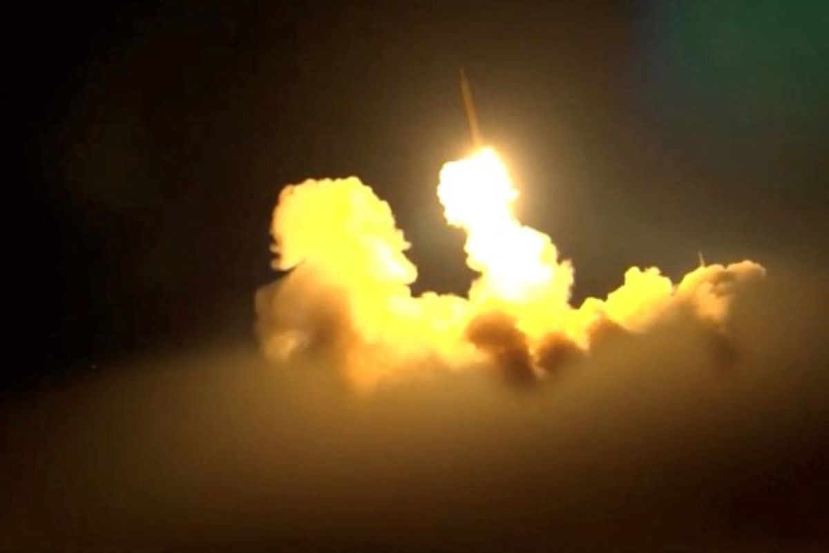 Iran tấn công tên lửa đạn đạo Sejjil Israel.jpg
