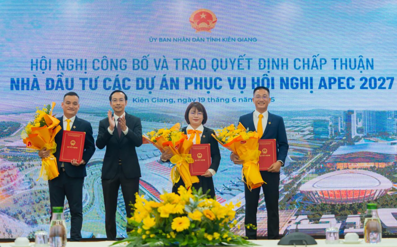 KG trao quyết định.JPG