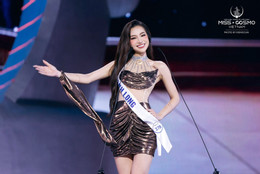 MissCosmo009.jpg