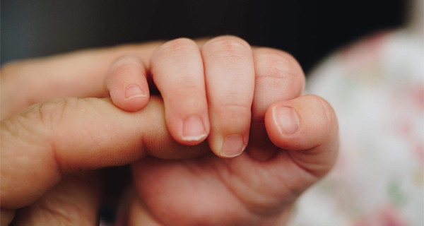 Ôm con 1 tháng tuổi đi cấp cứu, phát hiện trẻ xuất huyết não kèm đái tháo đường