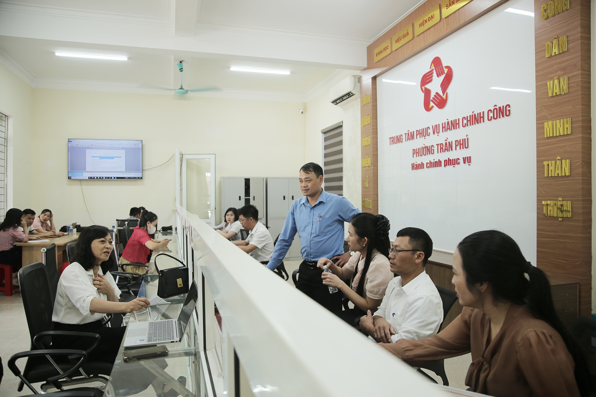 Phường mới vận hành thử nghiệm chính quyền 2 cấp ở Hà Tĩnh: Hơn 100 cán bộ sẵn sàng vào việc