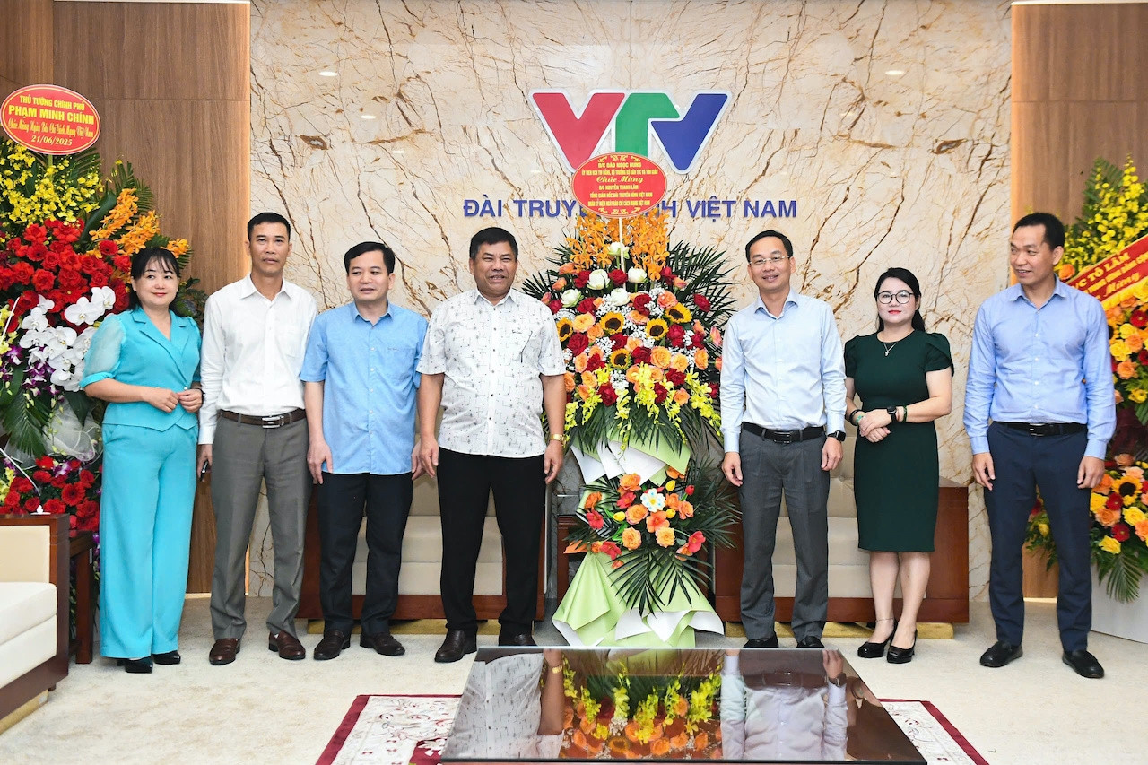 Thứ trưởng Y Thông chúc mừng các cơ quan báo chí