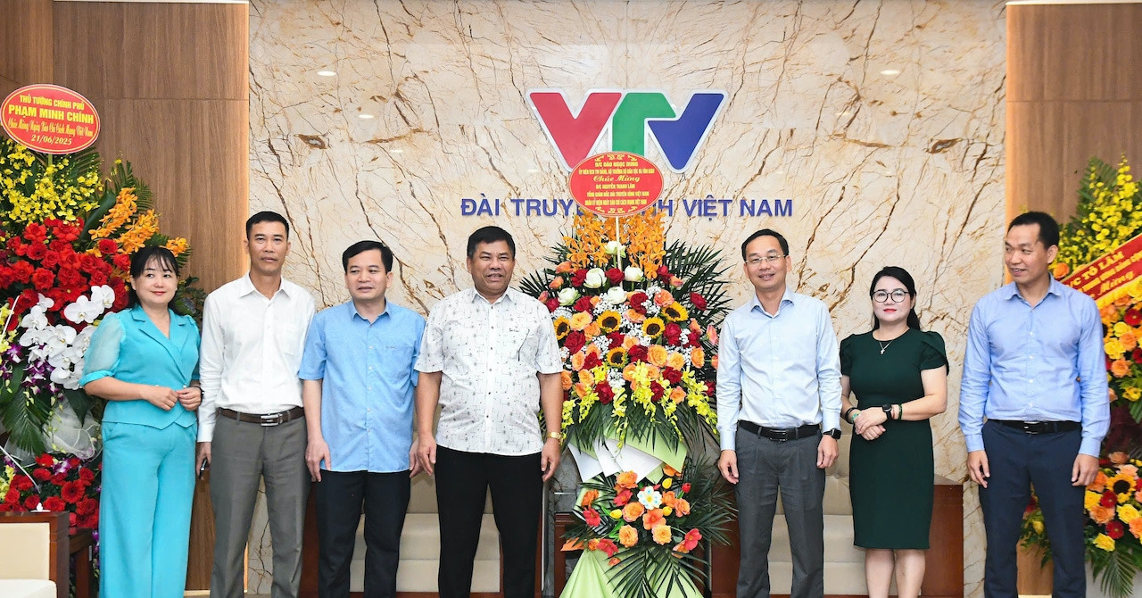 Thứ trưởng Y Thông chúc mừng các cơ quan báo chí
