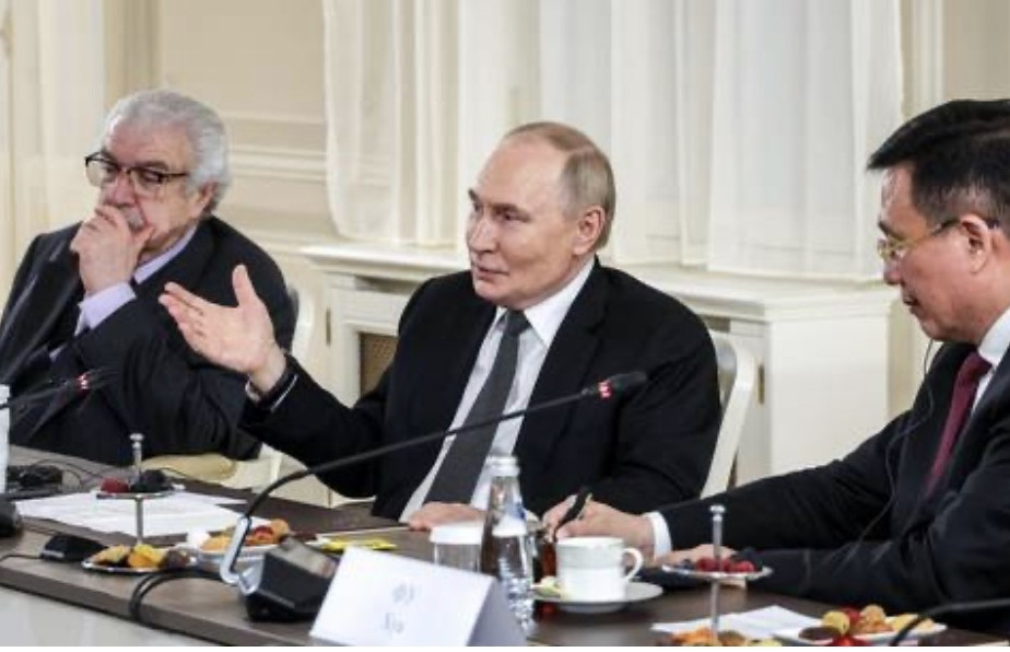 Tổng thống Putin công bố thời điểm gặp người đồng cấp Zelensky