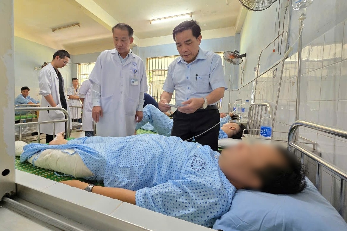 Vụ tai nạn khiến xe khách nát bét, 2 người tử vong: Chủ tịch Quảng Nam chỉ đạo khẩn