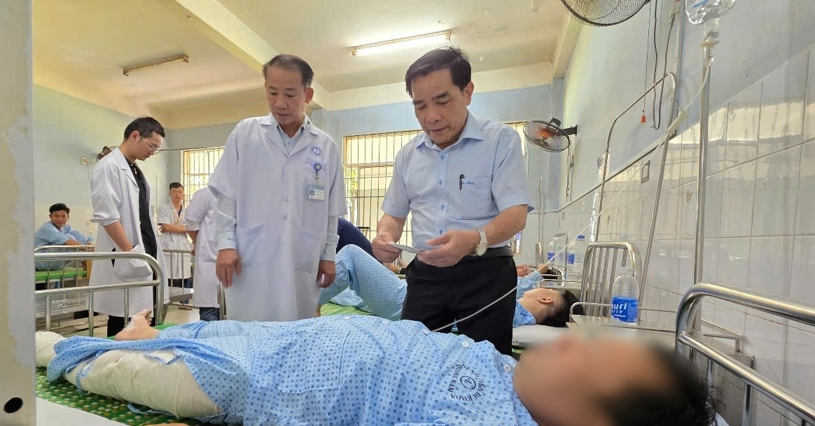 Vụ tai nạn khiến xe khách nát bét, 2 người tử vong: Chủ tịch Quảng Nam chỉ đạo khẩn