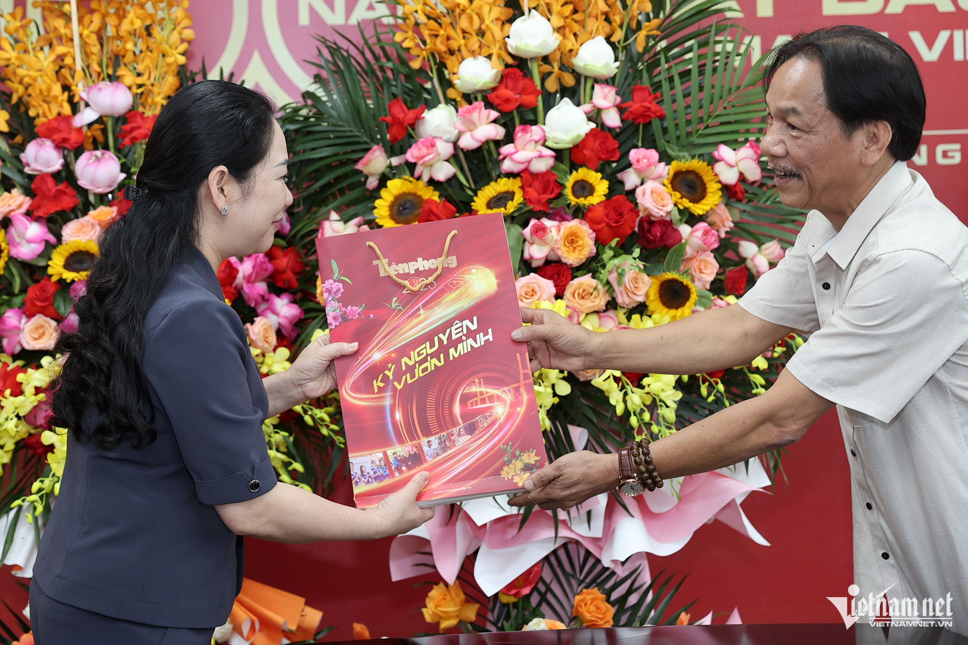 W-Anh 3 Thu truong tham Bao Tien phong.jpg