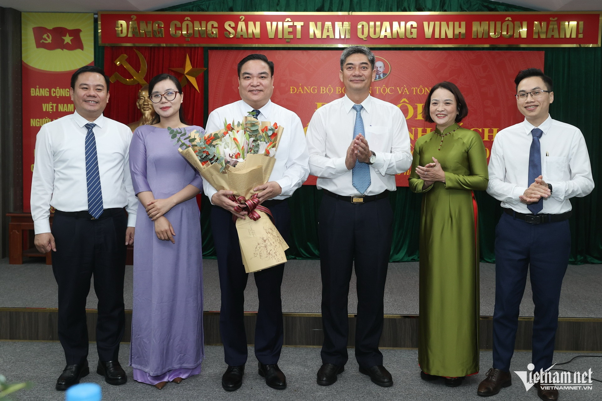 W-Cap uy gom 5 nguoi.jpg