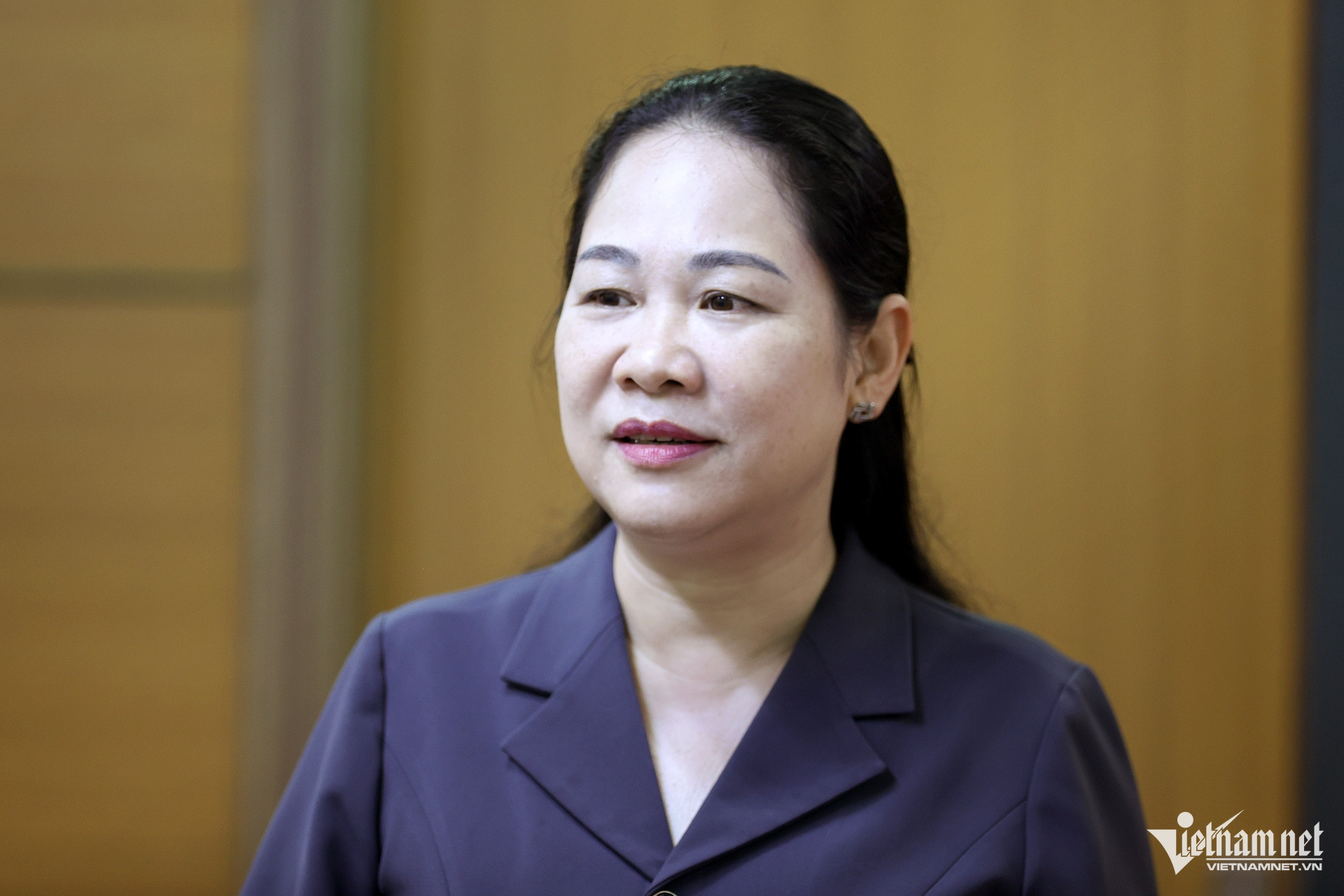 W-Thu truong Nong Thi Ha.jpg