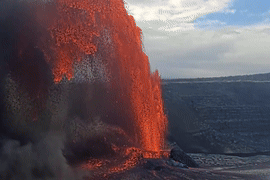 Cảnh núi lửa Hawaii giận dữ phun trào, mạnh chưa từng có trong hàng thập kỷ